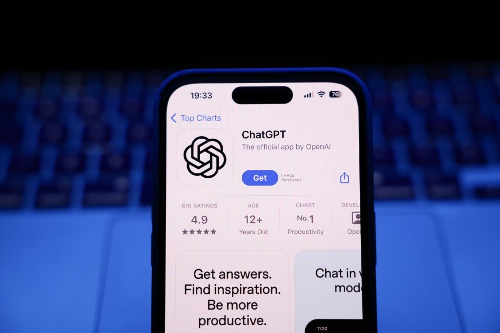 ChatGPT 점유율, 처음으로 50% 밑으로 내려갔습니다 - 썸네일